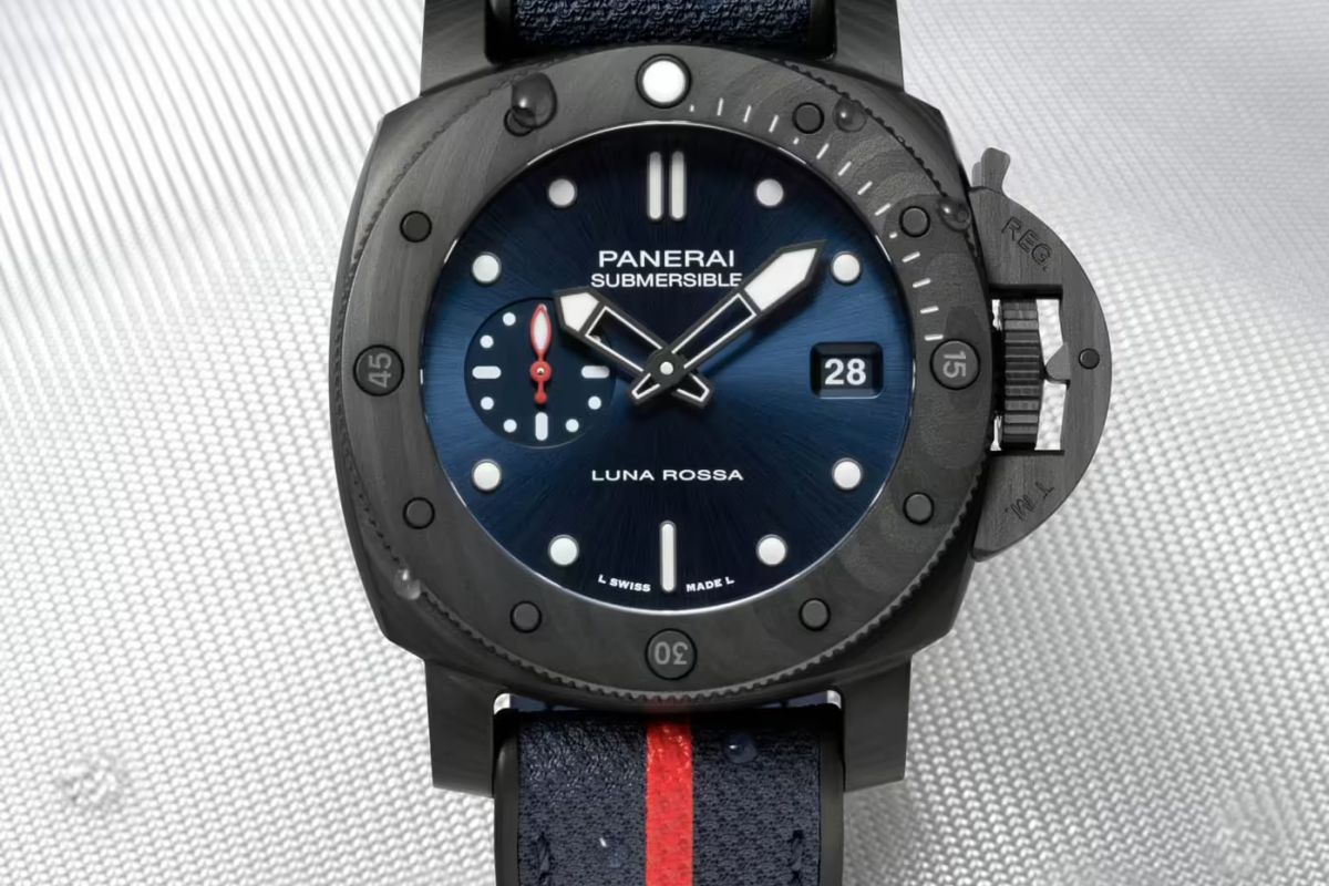 Panerai Submersible Luna Rossa Carbotech